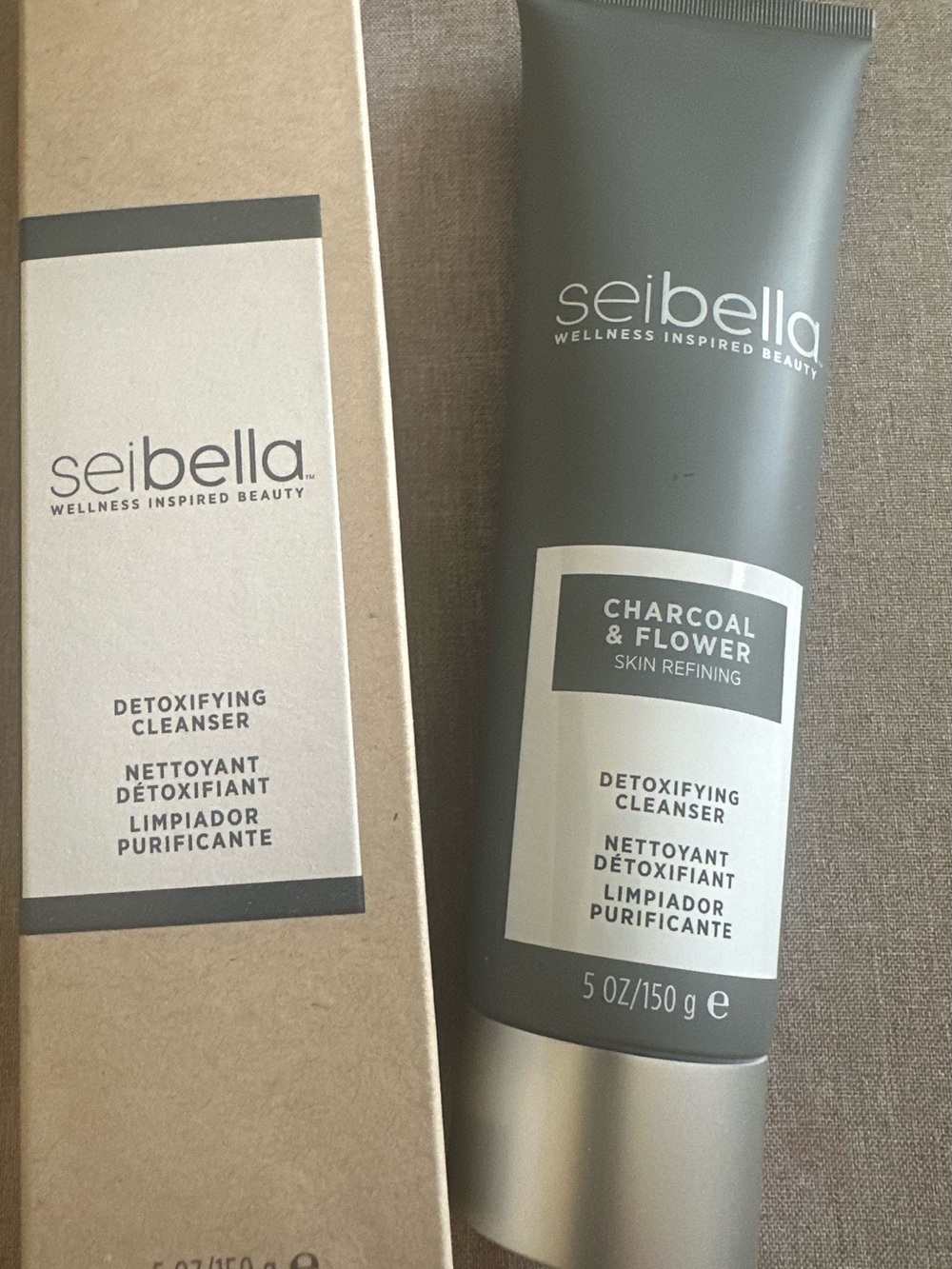 Seibella Charcoal & Flower Detoxifying Cleanser